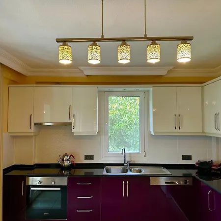 With A Private Pool And Mountain View In A Quiet Area Next To Fores Villa *