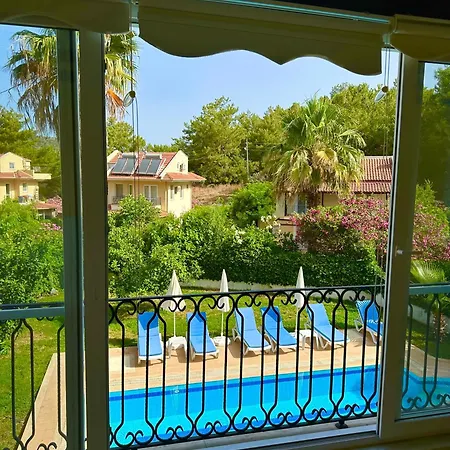 With A Private Pool And Mountain View In A Quiet Area Next To Fores 빌라 *