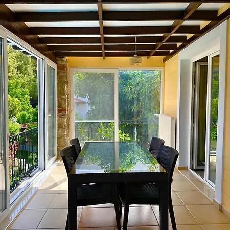 With A Private Pool And Mountain View In A Quiet Area Next To Fores 빌라