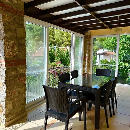 With A Private Pool And Mountain View In A Quiet Area Next To Fores 빌라 페티예