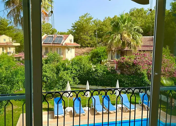 With A Private Pool And Mountain View In A Quiet Area Next To Fores Villa *