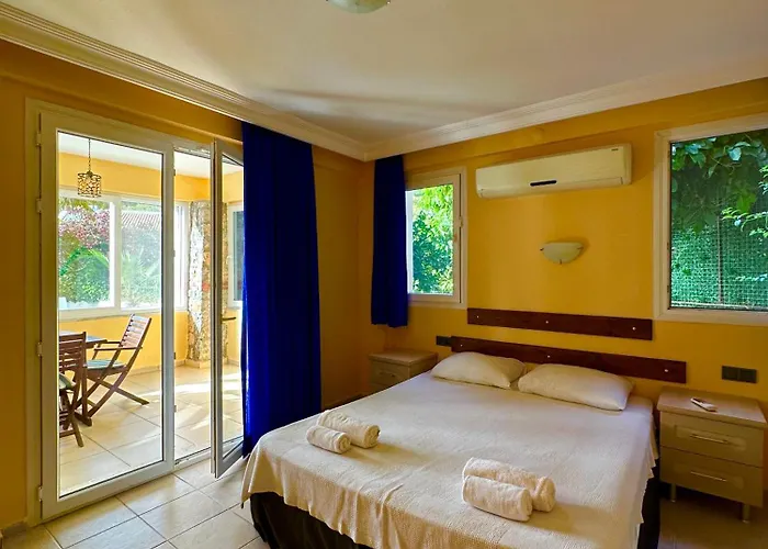 With A Private Pool And Mountain View In A Quiet Area Next To Fores *