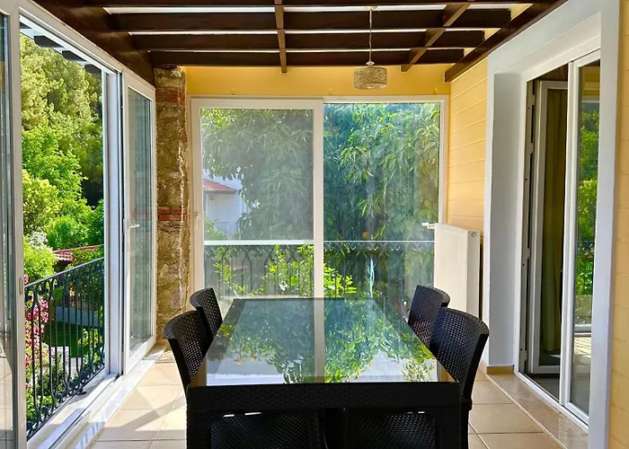 With A Private Pool And Mountain View In A Quiet Area Next To Fores Villa