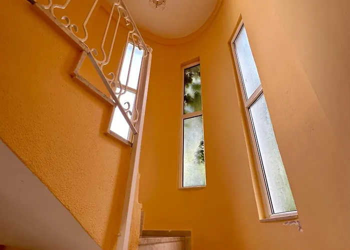 With A Private Pool And Mountain View In A Quiet Area Next To Fores Villa *