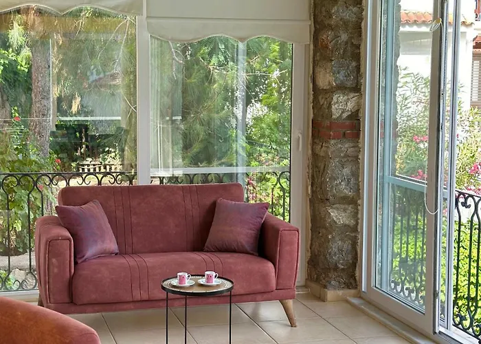 With A Private Pool And Mountain View In A Quiet Area Next To Fores *