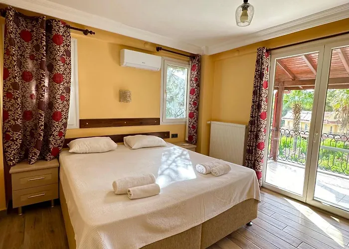 With A Private Pool And Mountain View In A Quiet Area Next To Fores Vila