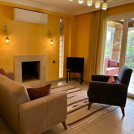 With A Private Pool And Mountain View In A Quiet Area Next To Fores * فتحية