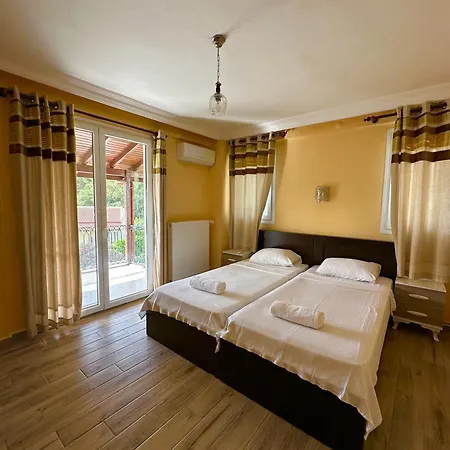 With A Private Pool And Mountain View In A Quiet Area Next To Fores