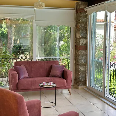 With A Private Pool And Mountain View In A Quiet Area Next To Fores *