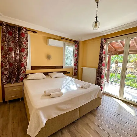 With A Private Pool And Mountain View In A Quiet Area Next To Fores Вилла